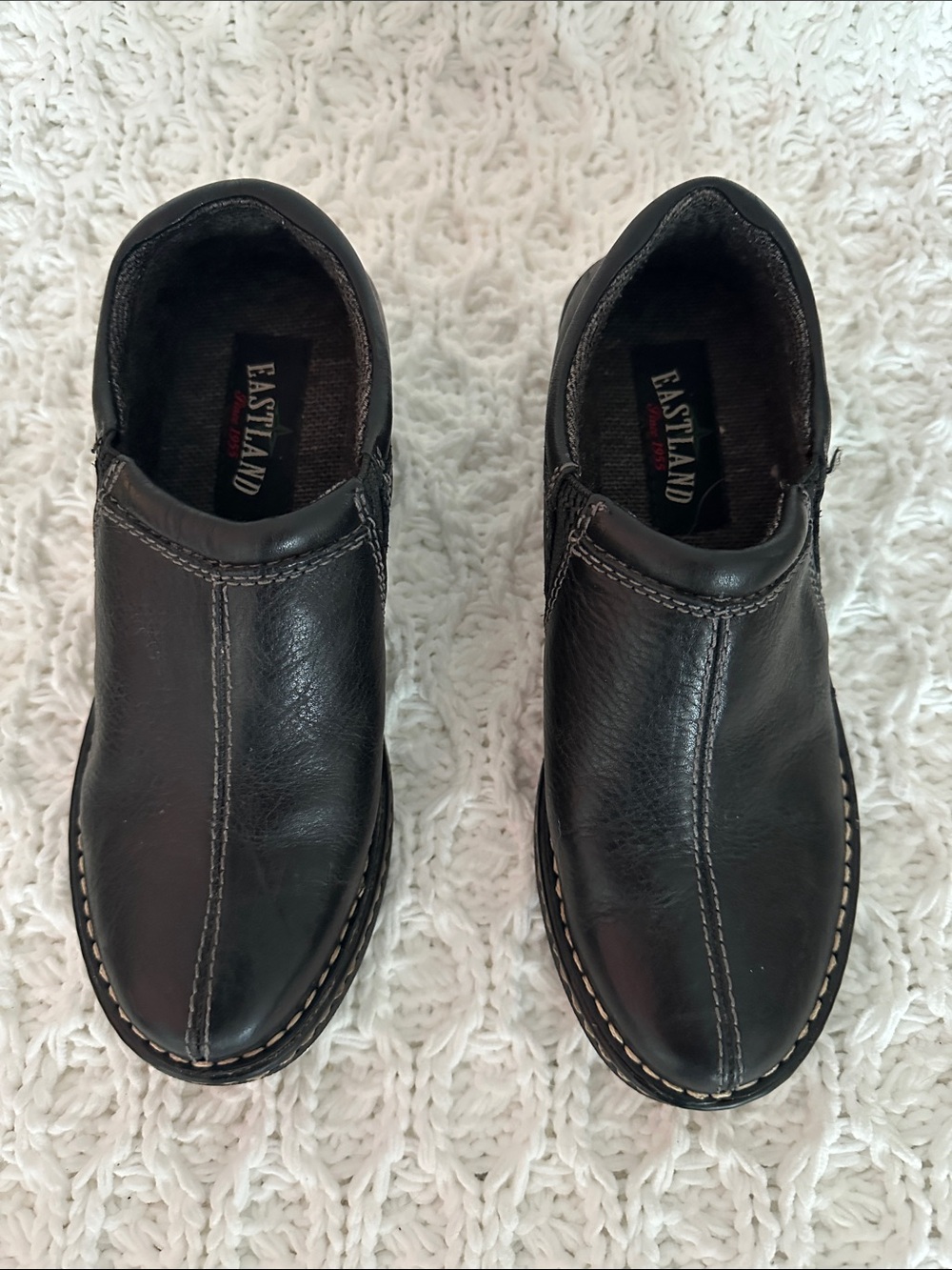 EASTLAND Black Leather Slip-On Clogs with Contrast Stitching Sz6.5 Comfy Quality - Picture 3 of 10